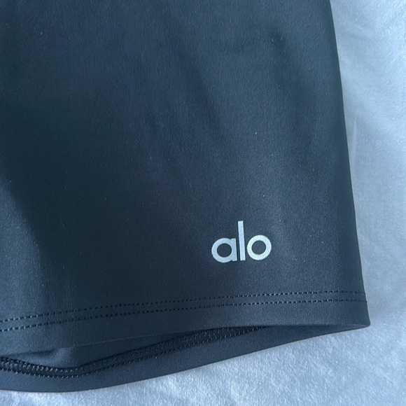 ALO Yoga Women's Black Airlift Biker Shorts - Picture 8 of 10